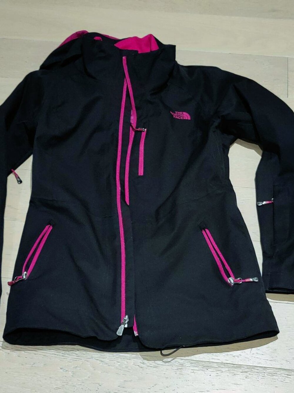 The North Face Women's Ski Jacket Black Fuchsia Size S